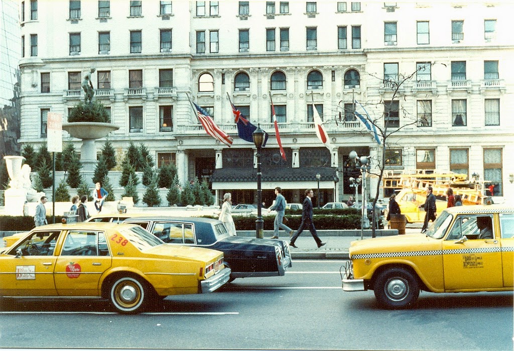Amazing Photographs Capture Street Scenes of New York City in 19821983